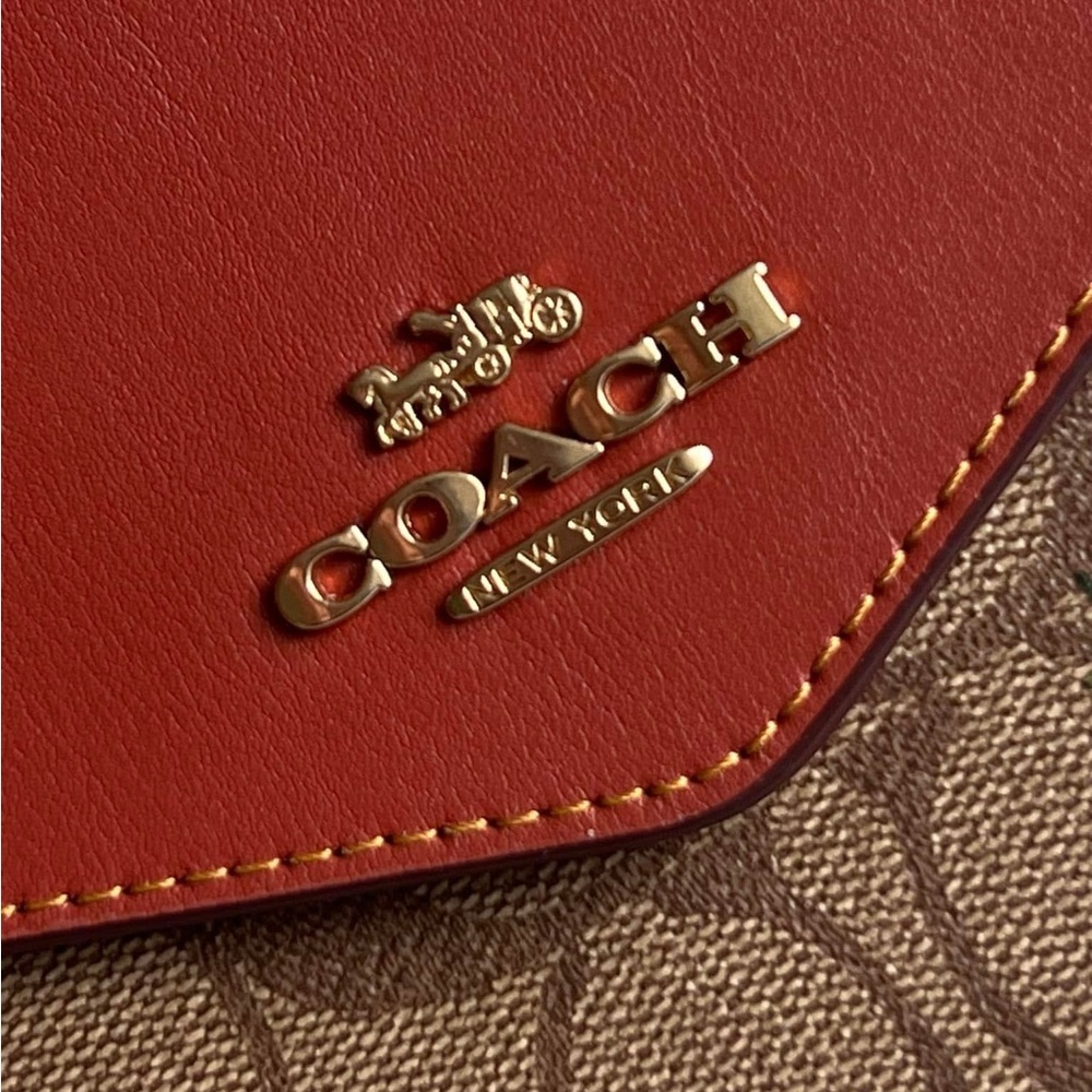 CH524 - Coach Travel Envelope Wallet in Signature Canvas with Strawberry Print - Picture 4 of 16